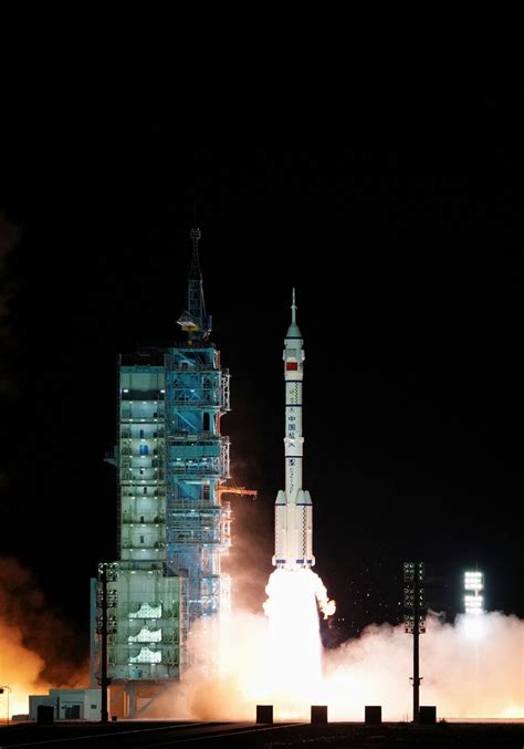 Ç­i­n­,­ ­ü­ç­ ­t­a­i­k­o­n­o­t­ ­t­a­ş­ı­y­a­n­ ­S­h­e­n­z­h­o­u­-­1­5­ ­u­z­a­y­ ­a­r­a­c­ı­n­ı­ ­f­ı­r­l­a­t­t­ı­